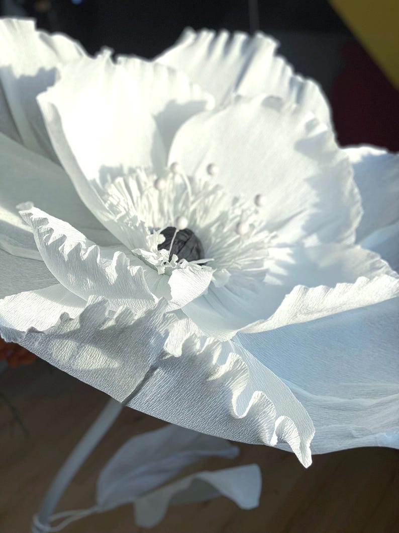 Giant crepe paper poppy, 1,8 m, wedding decoration