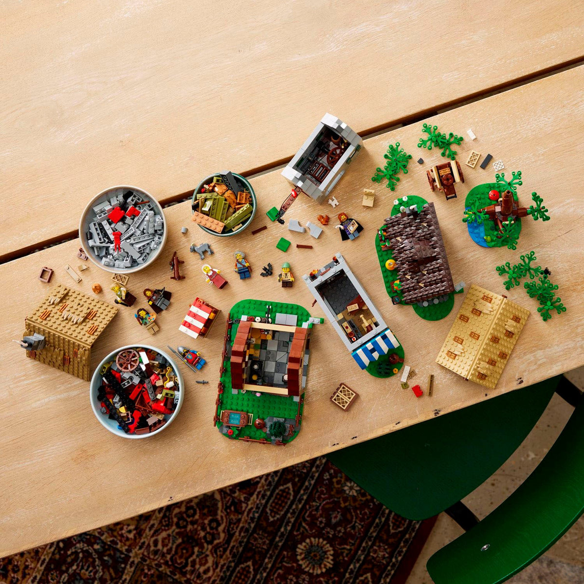 LEGO - Icons Plaza Medieval and Castle to Build and Exhibir 10332