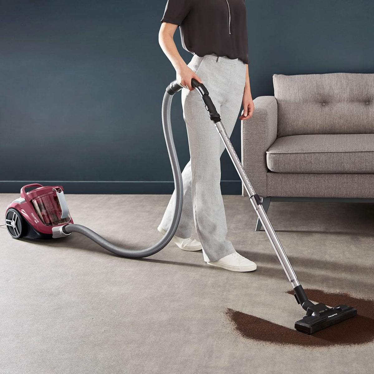 Rowenta Compact Power XXL Bag-free vacuum cleaner, 900W Energy-Efficient Motor, Advanced Cyclonic Filtration, 2.5L Large Extra Deposit, Compact, Classic Kit, RO4B23 Model