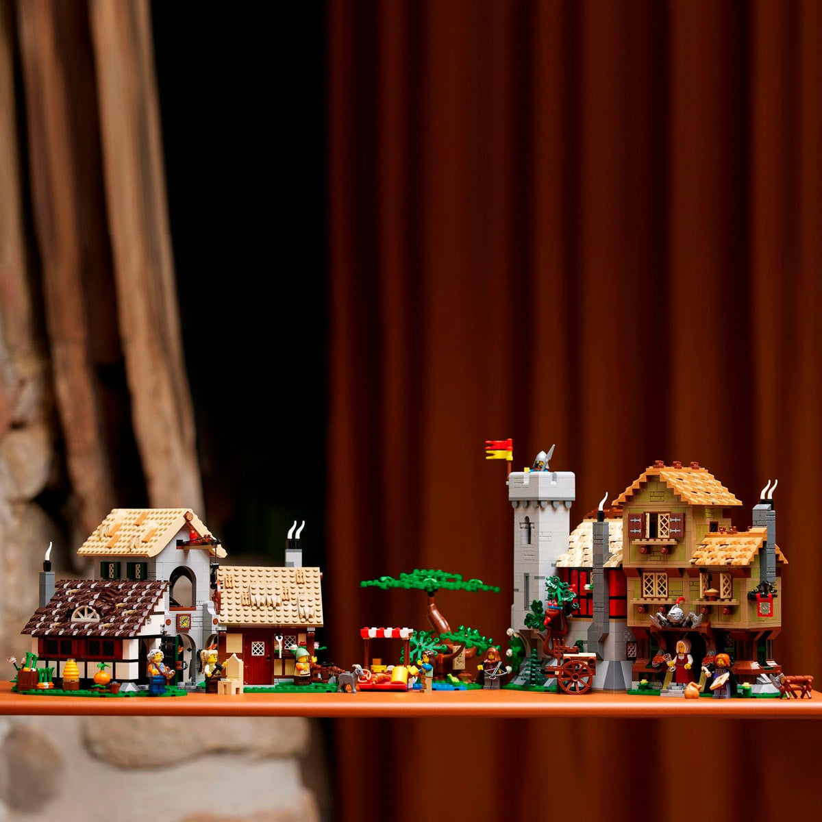 LEGO - Icons Plaza Medieval and Castle to Build and Exhibir 10332
