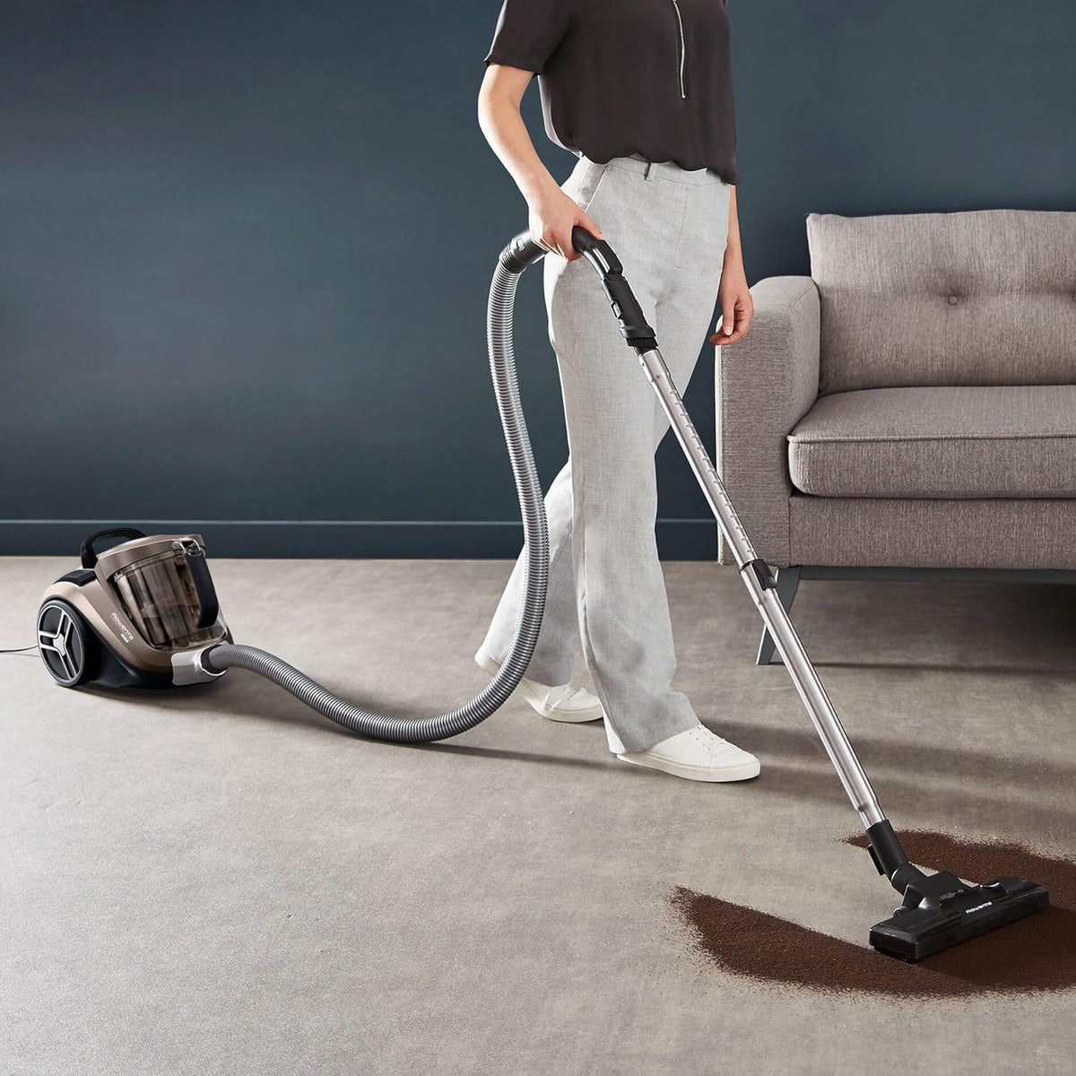 Rowenta Compact Power XXL Bag-free vacuum cleaner, 900W Energy-Efficient Motor, Advanced Cyclonic Filtration, 2.5L Large Extra Deposit, Compact, Classic Kit, RO4B23 Model
