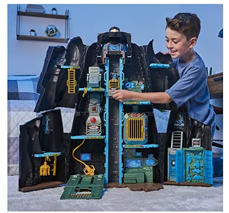 Batman, Bath-Tech Batcave - Transformable Giant Game Set with 4 "Batman Exclusive Figure and Accessories