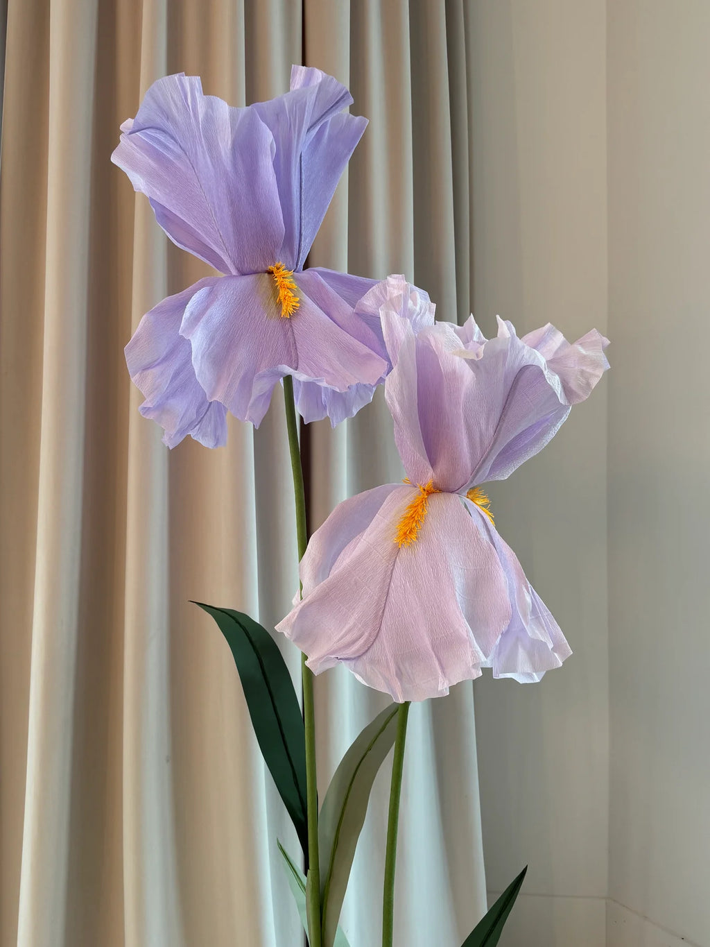 Giant paper lilies - Set of two lilies with leaves