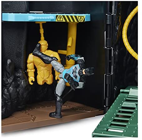 Batman, Bath-Tech Batcave - Transformable Giant Game Set with 4 "Batman Exclusive Figure and Accessories