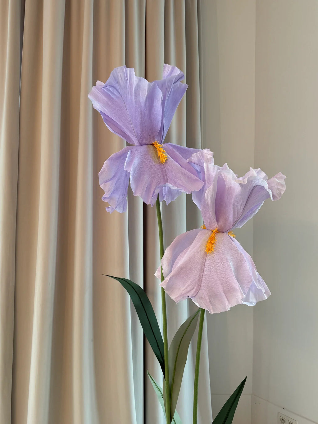Giant paper lilies - Set of two lilies with leaves