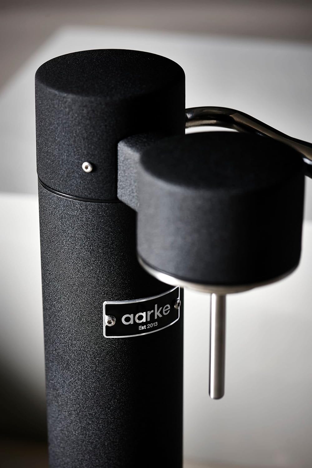 Aarke Carbonator 3, Water Gasifying Machine in Stainless Steel, includes Two Bottles (800ml), Black Finished