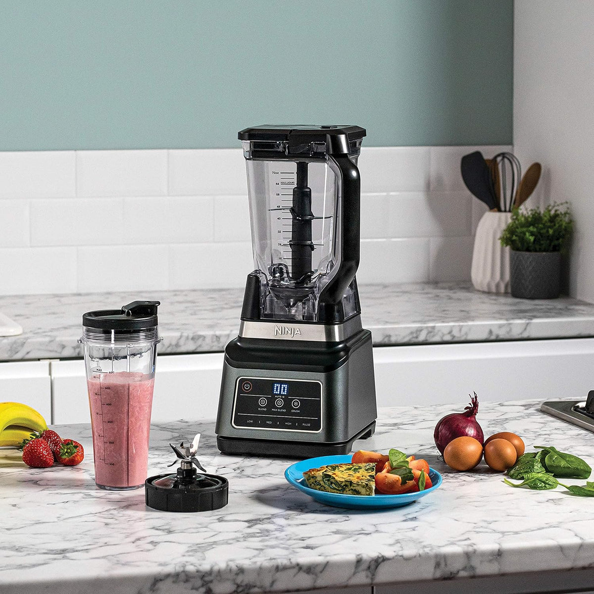 Ninja BN750EU Filter 2-en-1 - 1200 W, 3 Automatic Programs, 4 Manual Settings, Auto-iQ Technology, 2.1 L Jar and 700 ml Vase, Dishwasher-suitable Parts - Black / Silver
