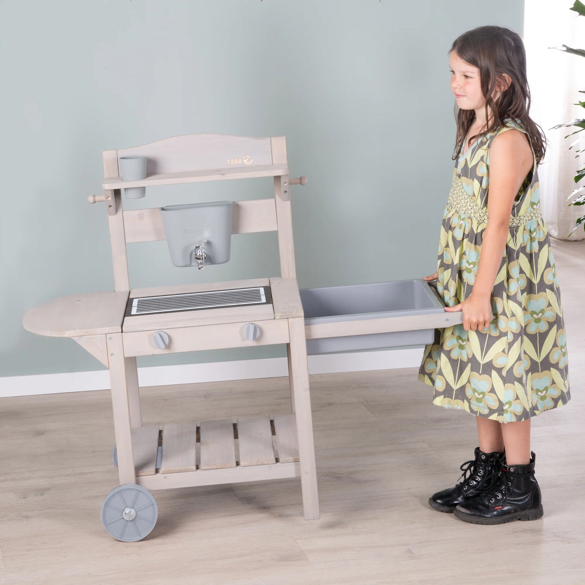 Play and mud mobile kitchen with BBQ for children - FSC certified wood - Engraving grey finish