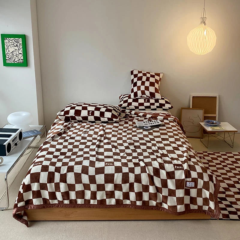 Double Face Chess blanket in Milk Tercepyl