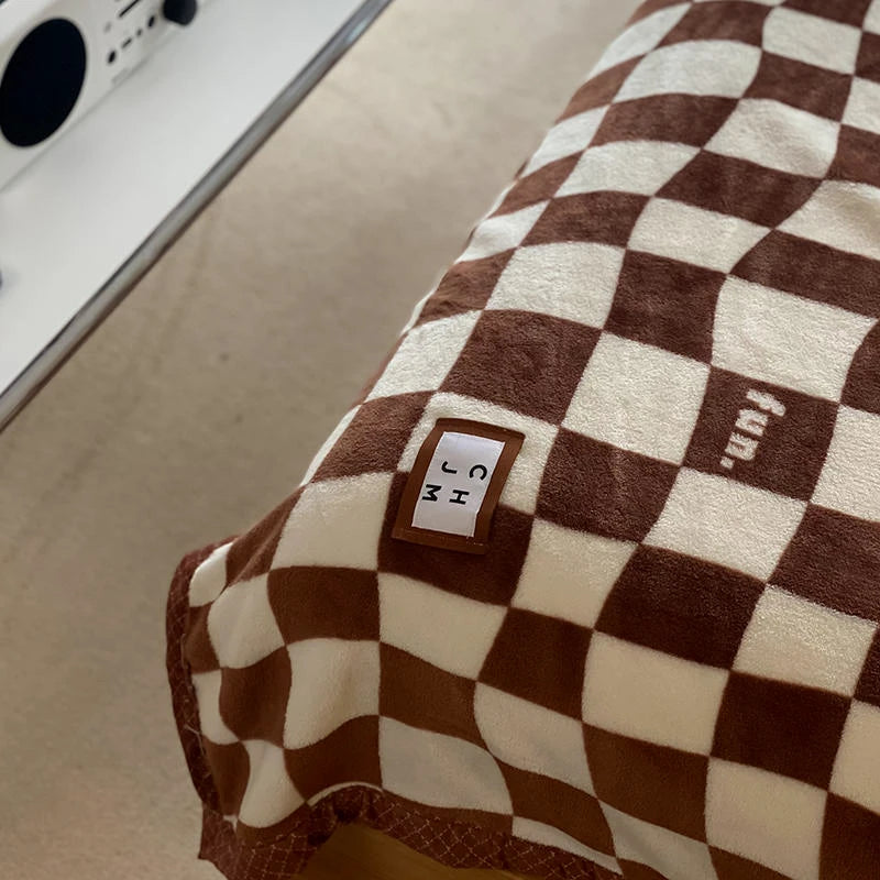 Double Face Chess blanket in Milk Tercepyl