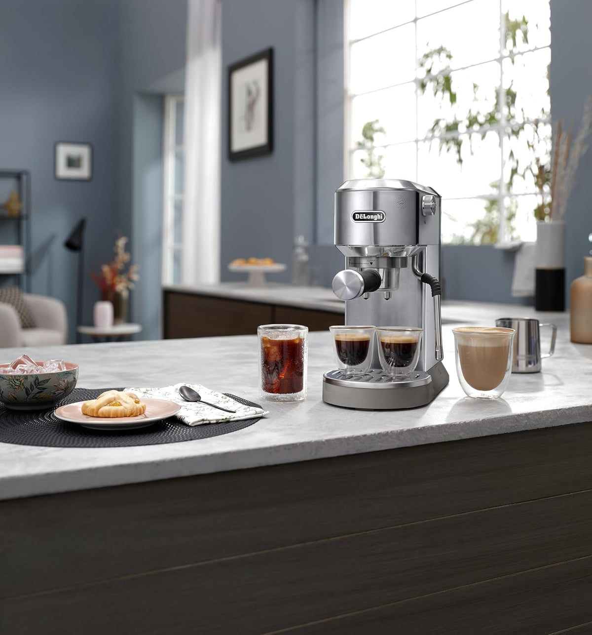 De 'Longhi Dedica - Inoxable Steel Pump Coffee Coffee Coffee Coffee, Espresso and Capuchino, 1.3 Litre Deposit, Antidote System, EC685.M Model, Metal Color