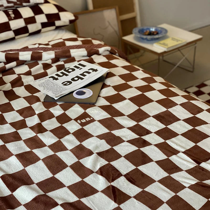Double Face Chess blanket in Milk Tercepyl