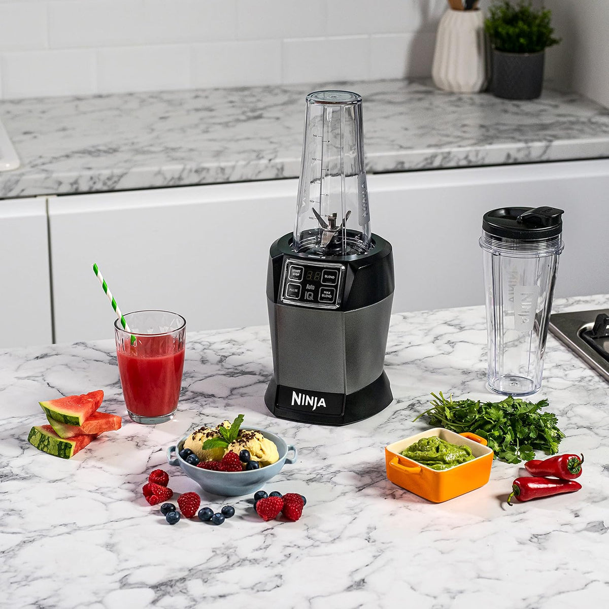 Ninja BN750EU Filter 2-en-1 - 1200 W, 3 Automatic Programs, 4 Manual Settings, Auto-iQ Technology, 2.1 L Jar and 700 ml Vase, Dishwasher-suitable Parts - Black / Silver