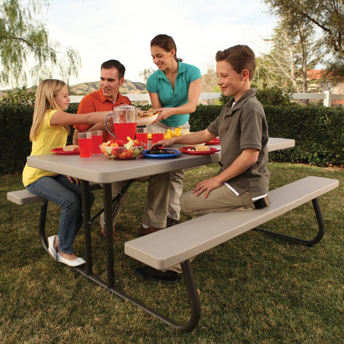 Lifetime Plegable 6-foot Picnic Table, Yeso Color (Putty), 22119